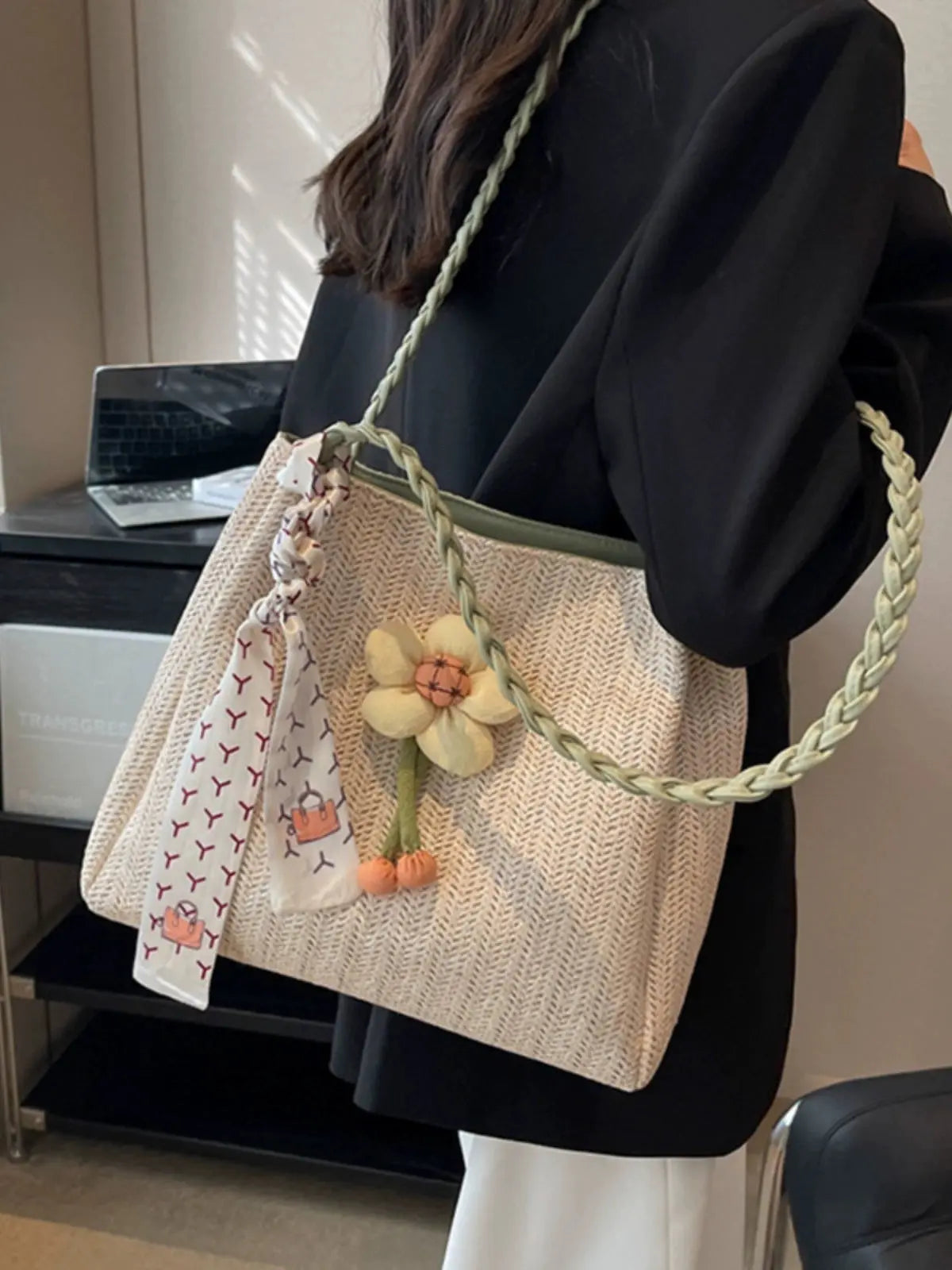 Niche Woven Bucket Bags 2023 New Class Commuter Tote Women's Large Capacity Vacation Shoulder Straw Bag - Image #2