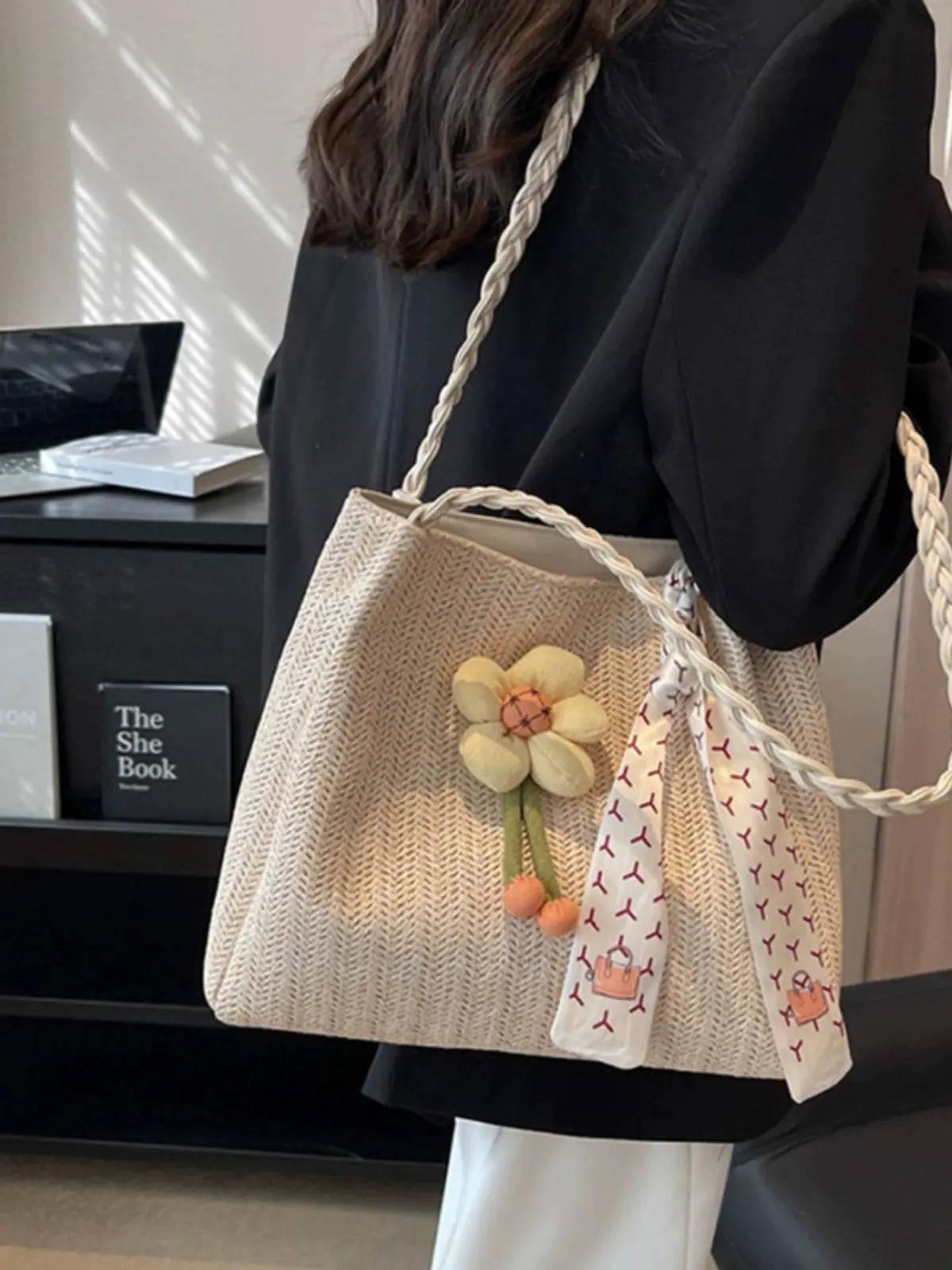 Niche Woven Bucket Bags 2023 New Class Commuter Tote Women's Large Capacity Vacation Shoulder Straw Bag - Image #1