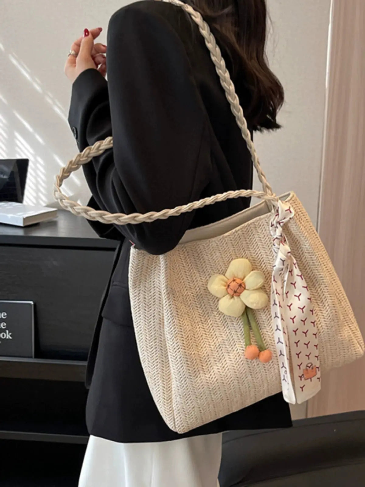 Niche Woven Bucket Bags 2023 New Class Commuter Tote Women's Large Capacity Vacation Shoulder Straw Bag - Image #4