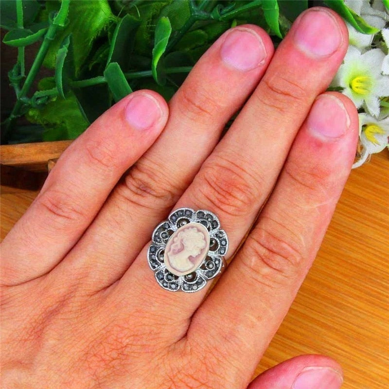 Oval Lady Queen Cameo Rings For Women Antique Silver Plated Rhinestone Plum Flower Vintage Fashion Jewelry TR708