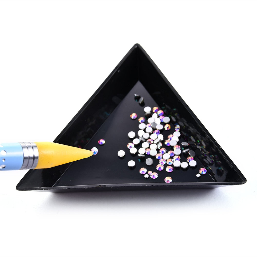 Triangle Plastic Rhinestone Nail Art Storage Box Plate Tray Holder Container Jewelry Glitter Cup DIY Decoration Dotting Tool